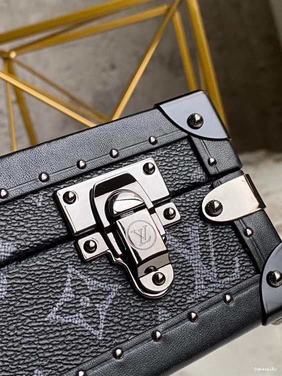 VUITTON CHANELUTCH LOUIS BOX 0121